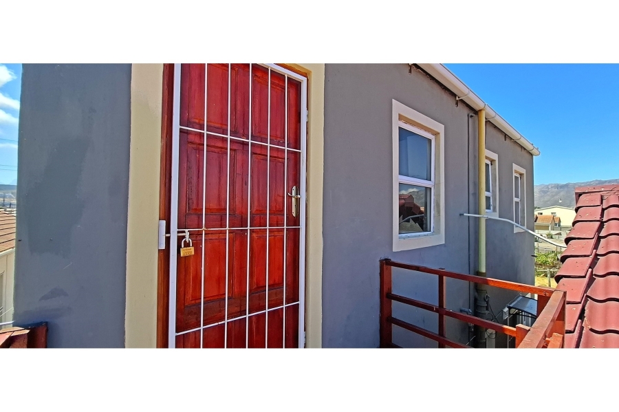 6 Bedroom Property for Sale in Broadlands Village Western Cape